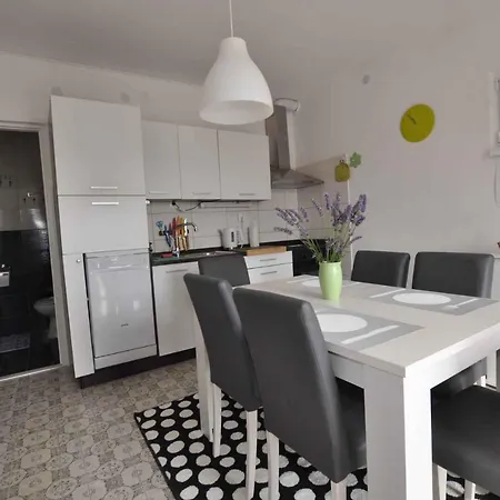 In 7385 Apartment
