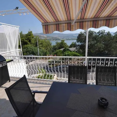 Apartment In 7385 Trogir
