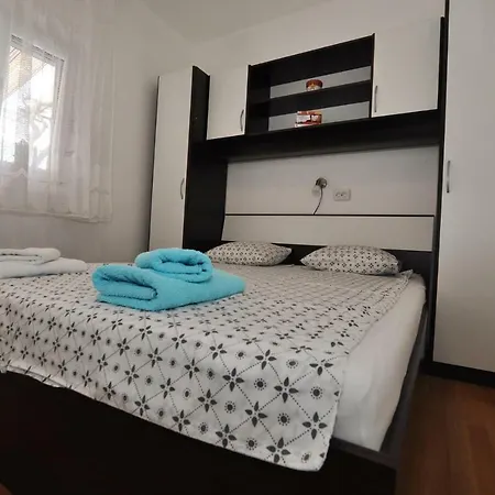 Apartment In 7385